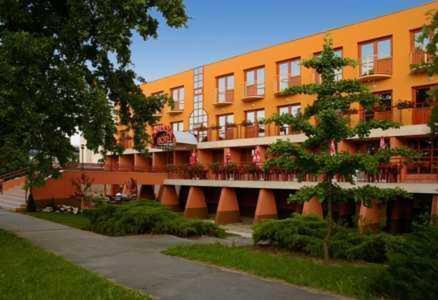 Hotel Minerva Mosonmagyarovar Exterior photo